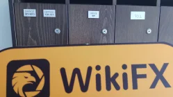 ziyaret eden Kıbrıs komisyoncusu W.G. , ofis var