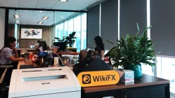 एच। ब्रोकर का दौरा BYFX HK