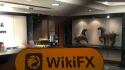 Mengunjungi Broker Hong Kong First Shanghai