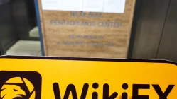 Una visita al sitio aAccuIndex en Chipre - Lugar de trabajo con el logotipo de Ruizean Markets