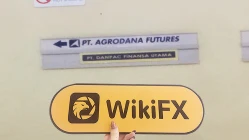 Une visite àAGRODANA à Jakarta Indonésie -- Échelle de bureau incertaine