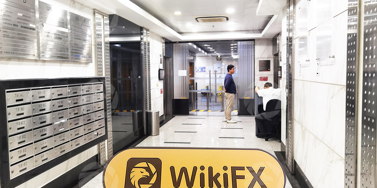 C:\Users\WikiGlobal\Desktop\2082928319-Specialists Forex\4.jpg