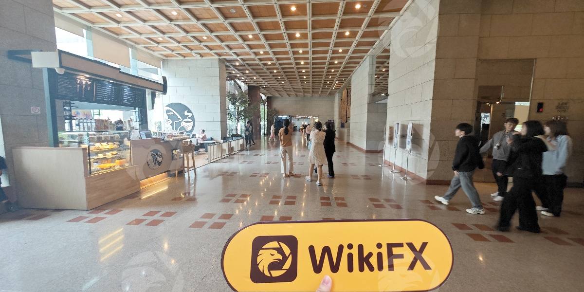 C:\Users\WikiGlobal\Pictures\4590630092-GT Gold Bullion\processed_1756968888_15b9931c_img2_v2.jpg