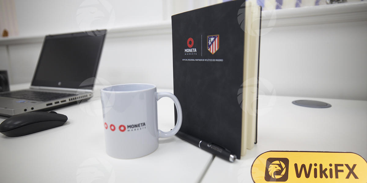 桌子上的咖啡机

中度可信度描述已自动生成