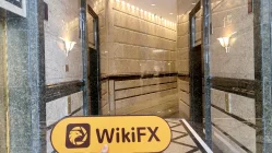 MAGIC COMPASS HOLDINGS Гонконг (Central Plaza 905) Подтверждено: Операционный офис подтвержден