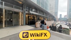 Admiral Markets イギリス  確認済み: 物理的な存在は確認されませんでした