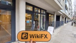 livetradeprofits.com 영국  확인됨:  실제 사무소를 찾을 수 없음