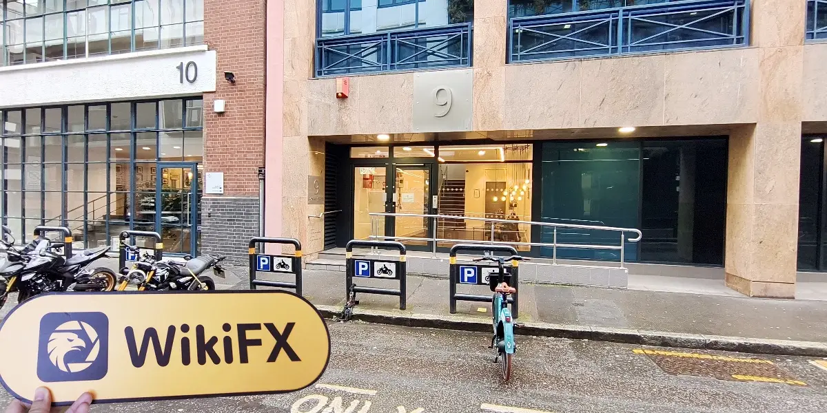 StarFxOption 영국  확인됨:  실제 존재하지 않음