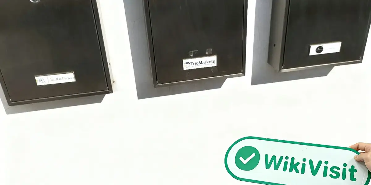 Ein Besuch in EPPE FOREX in Zypern - Büroplatz mit dem Handelsnamen des Maklers TrioMarkets