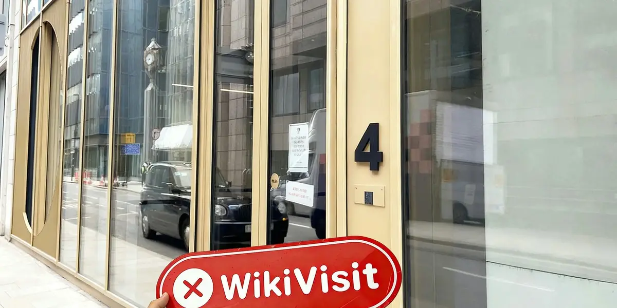 Una visita alla valuta esteraAXIS BANK nel Regno Unito - Finding No Office