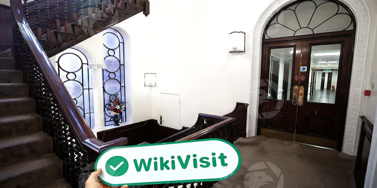 房间的摆设布局

低可信度描述已自动生成